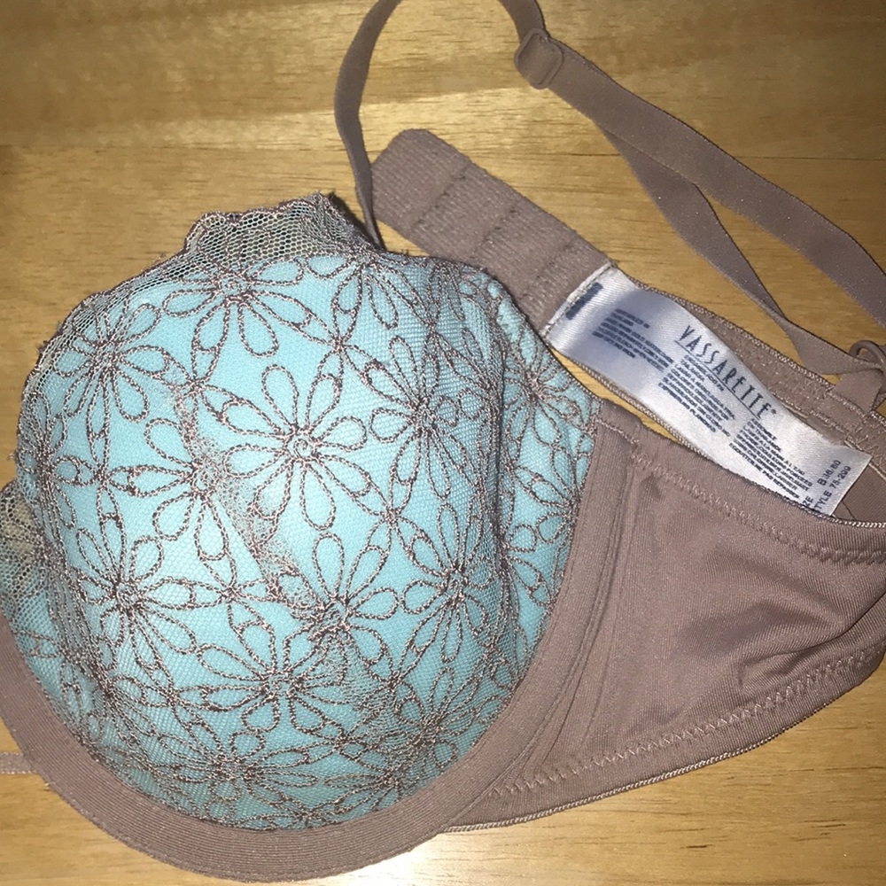 Vassarette Bra, 36B, like new - Picture 2 of 5